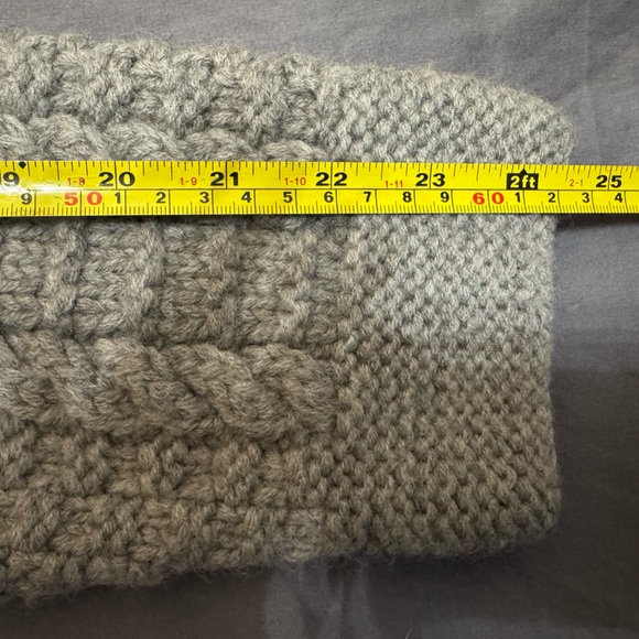 J. Crew Women’s Chunky Cabled Gray 100% Wool Button-Up Cardigan. - Picture 11 of 13